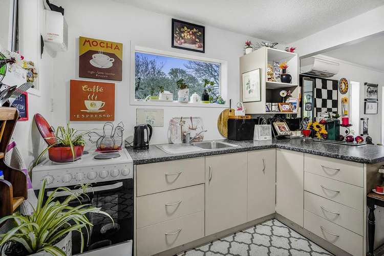 B/15 Saxbys Road Glenview_8