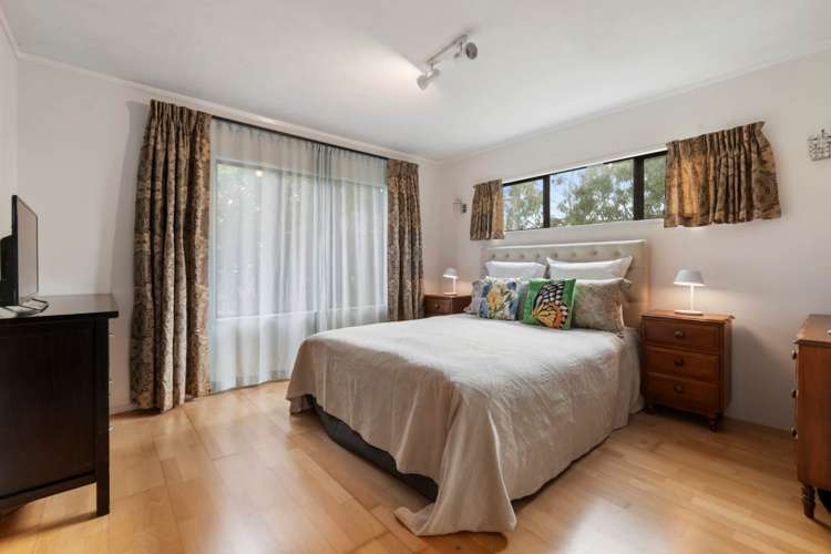 6 Coubray Place Botany Downs_13