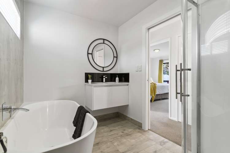 2/9 Lancaster Road Beach Haven_11