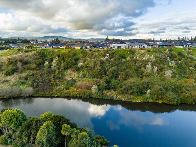 15 Hyatt Close Leamington_35