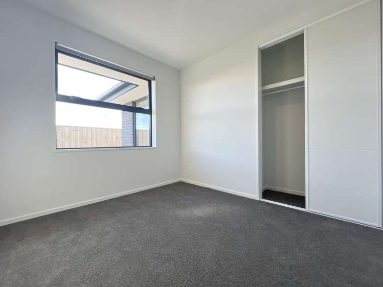 76 Accadia Drive 11103_8