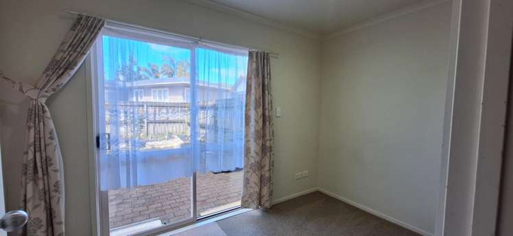 4/51 Henderson Valley Road 11401_10
