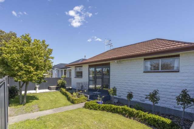 Fall in Love with Easy Living in Amberley