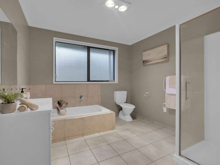 4 Raddington Way Huntington_10