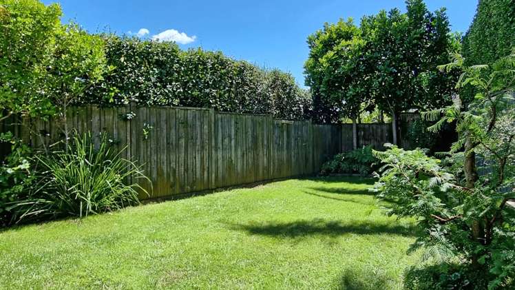 60 Old Lake Road Narrow Neck_13