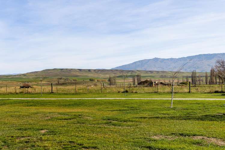 13 White Road Omakau_16