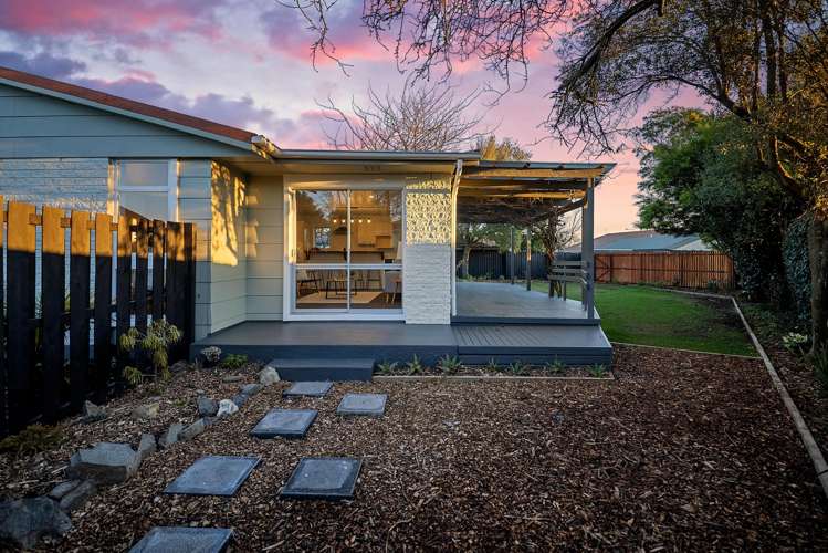 15 Denniston Crescent Redwood_13