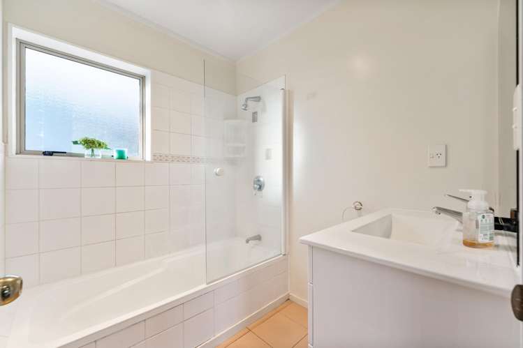 28 Ginders Drive Massey_11