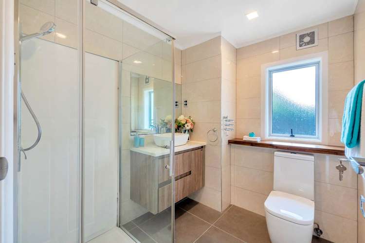 52 Roberts Road Te Atatu South_7