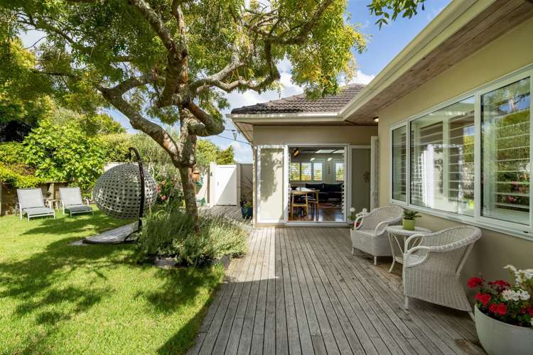 104 Beach Road Castor Bay_1