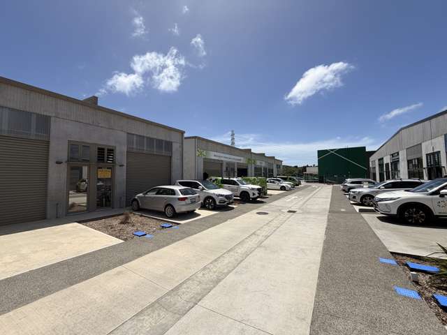 6/20 William Earp Place Tawa_2