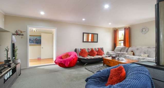 Charming 4BR Family Home in Ranui