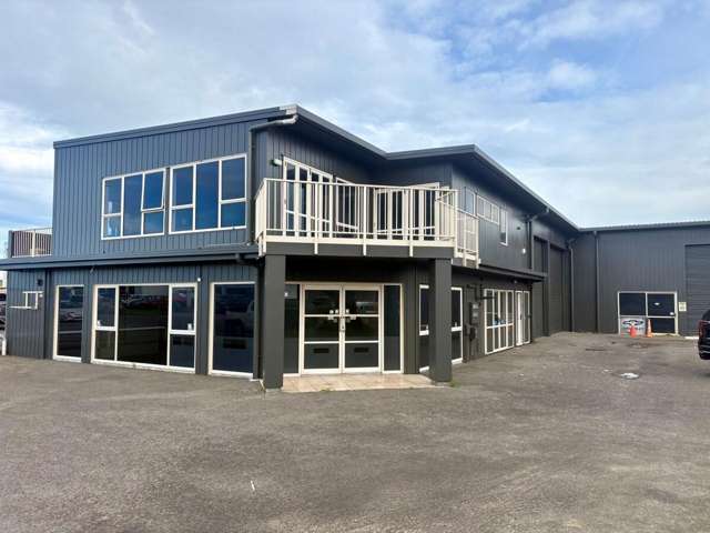 Showroom plus warehouse