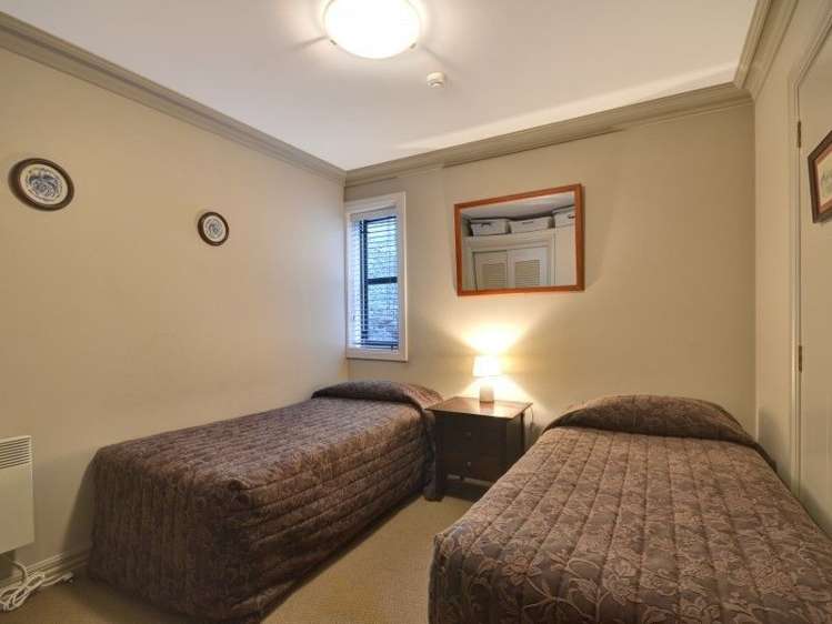 13/109 Beach Street Queenstown_9