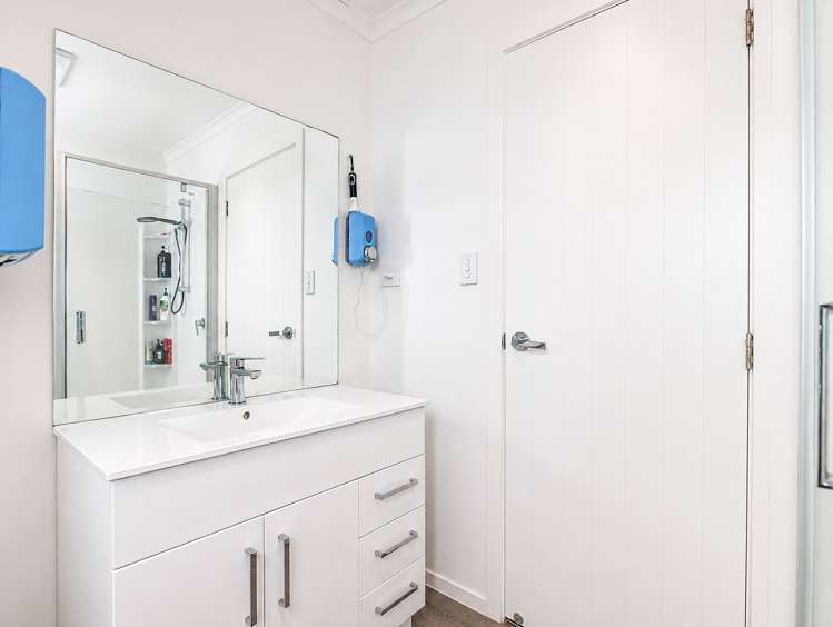 1/61 Cabourne Drive Glenview_11