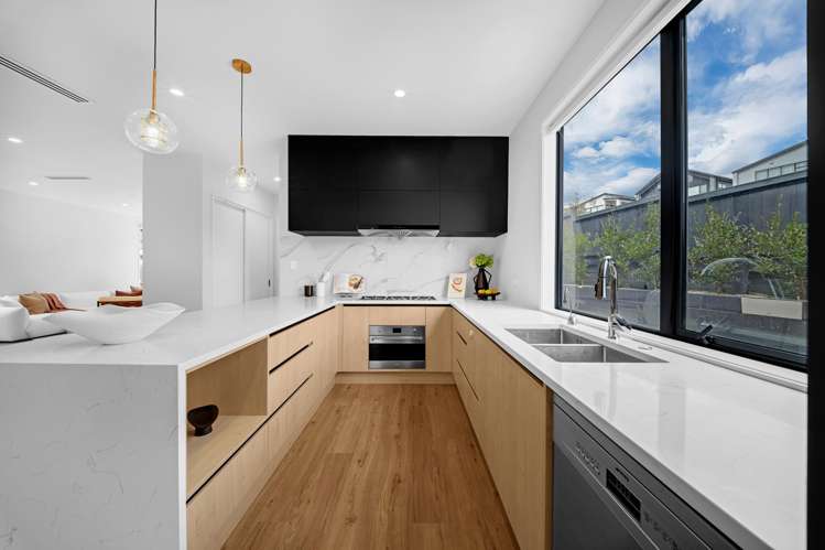 1 Meadowridge Drive Flat Bush_11
