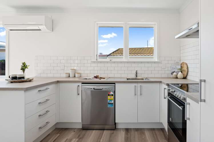 2 Freebairn Street Redwood_11