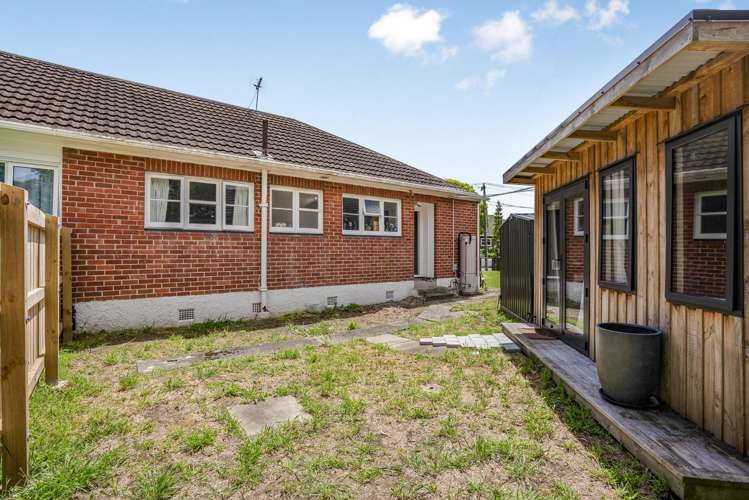 70 Hall Crescent Epuni_10