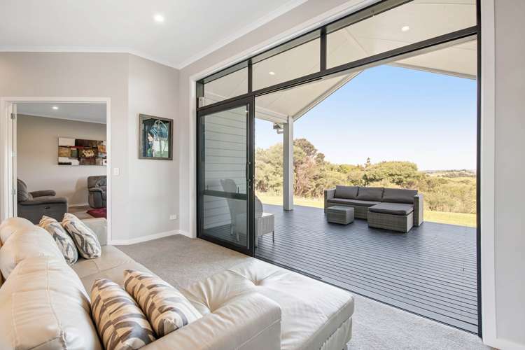 242 Hillcrest Road Wainui_9