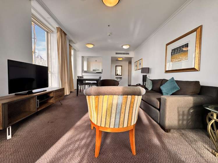 2207/8 Albert Street 10015_3