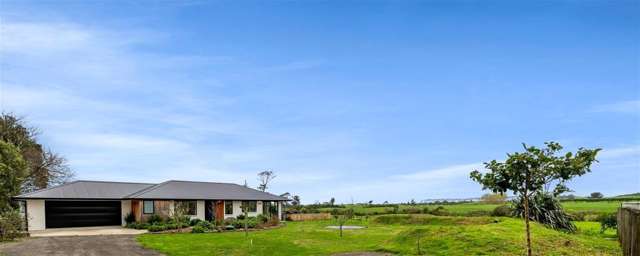 Modern Living with Iconic Mountain Views