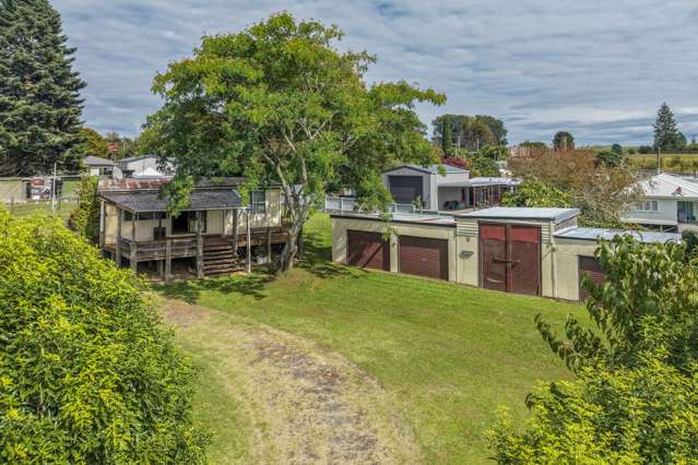 Classic Kiwi Bach on a Massive Section!