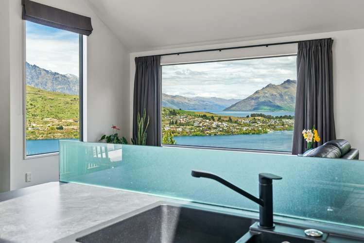 8 Goldleaf Hill Queenstown_4