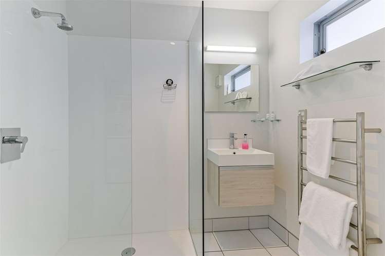 5,7 and 8/27 Marine Parade Carters Beach_3