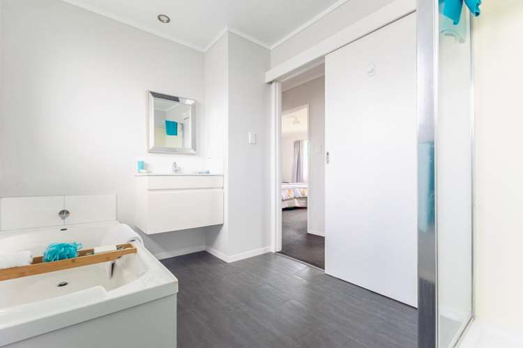 2 Robert McKeen Street Otaki Beach_16