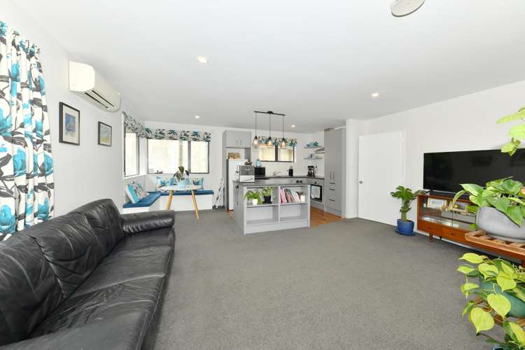 2/11 Short Street Waltham_5