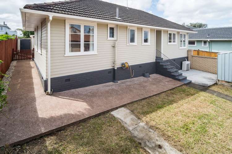 99 Roberts Road Te Atatu South_11
