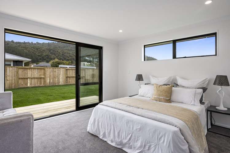 15 Lloyd Crescent Pukehangi_7