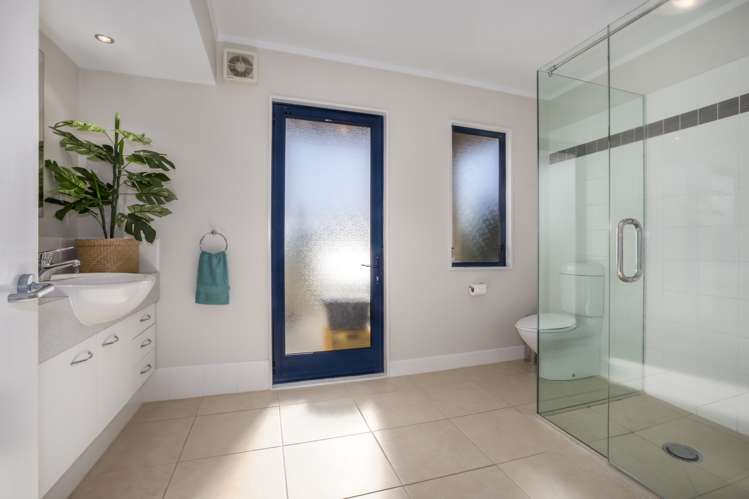 15a Seaview Road Paremata_17