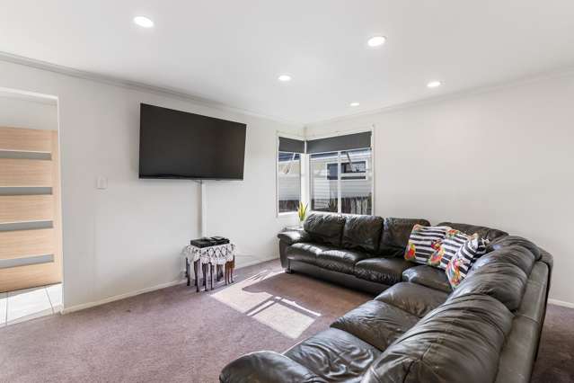 15 Fisher Crescent Otara_4