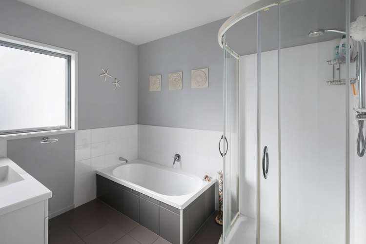 18 Surfers Avenue Waihi Beach_15