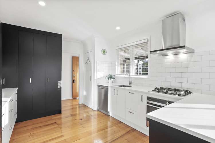 5 Castaing Crescent Te Atatu South_5