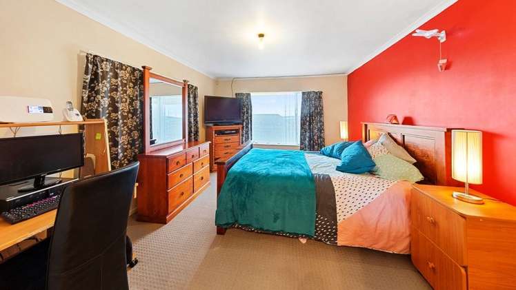 1 Lizzie Lane Clover Park_9