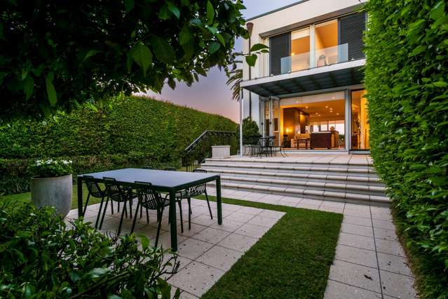 Killarney Bay - Vendors Have Purchased