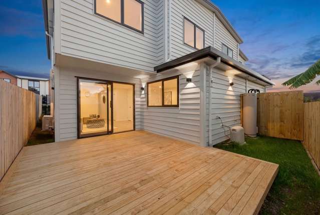 DUPLEX 4 BEDROOM PLUS GARAGE