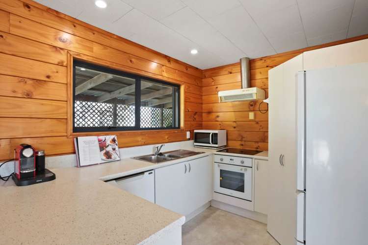 2/613a Glenfield Road Totara Vale_10