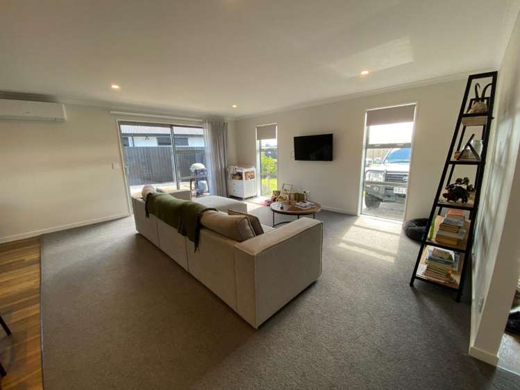 54 Suffolk Drive 11099_2