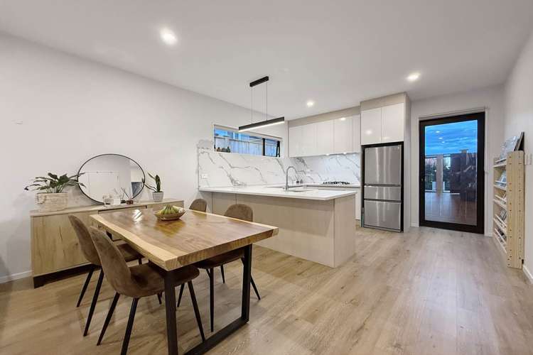 5 Treeline Lane Flat Bush_4