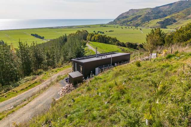 Escape to Secluded Off-Grid Living with Sea Views!