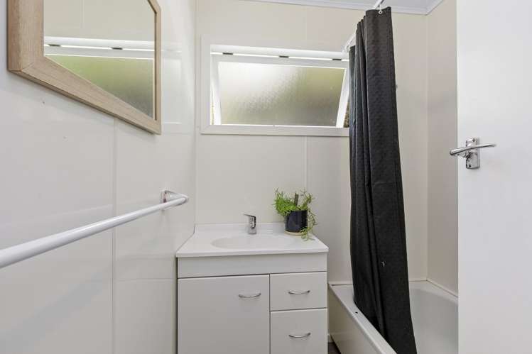 21 Holland Street Wainuiomata_11