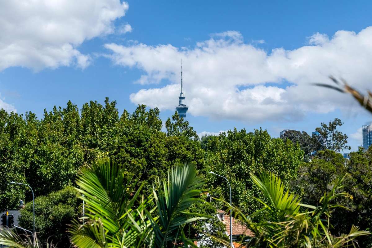 9 Stoneyroyd Gardens_3