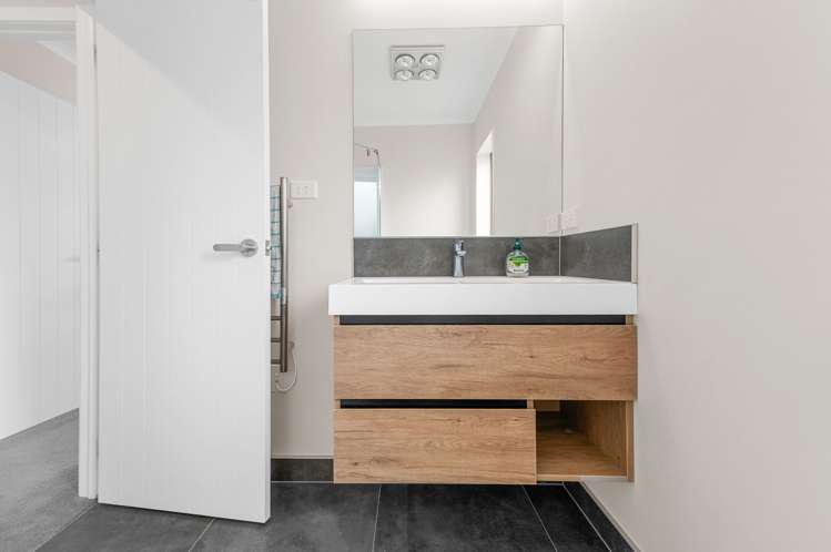 2/7 Rutherford Street Chedworth_10