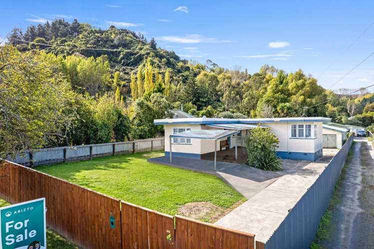 60 Roberts Avenue_0
