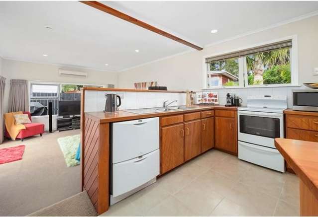 8 Arrow Road 10877_3