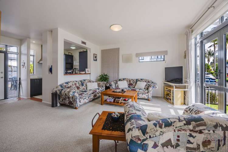 5/2 Armoy Drive East Tamaki_3