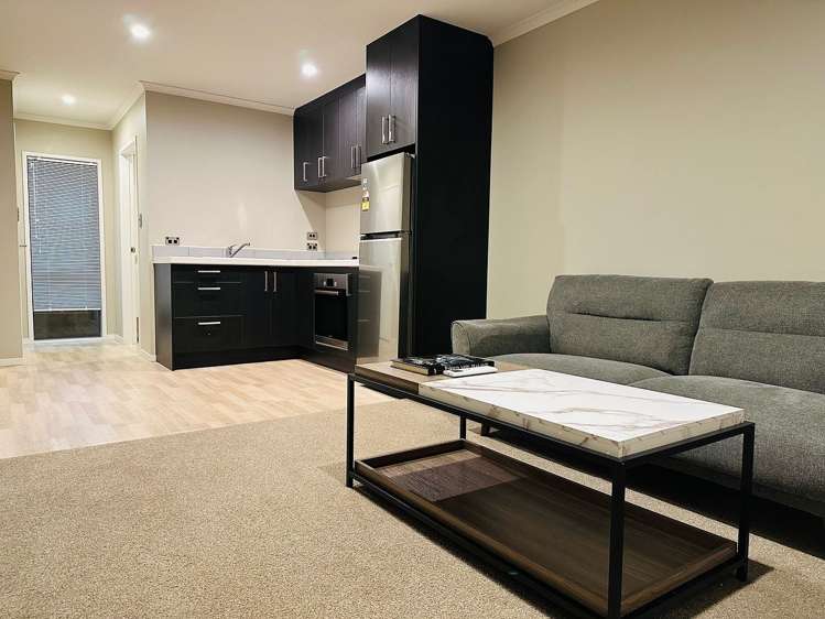 Room 3, 5/181 Knighton Road Hillcrest_5